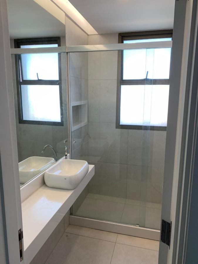 Flat Com 65 Metros; Sala; Duas Suites; Cozinha Recem-Reformado Rio de Janeiro Kültér fotó